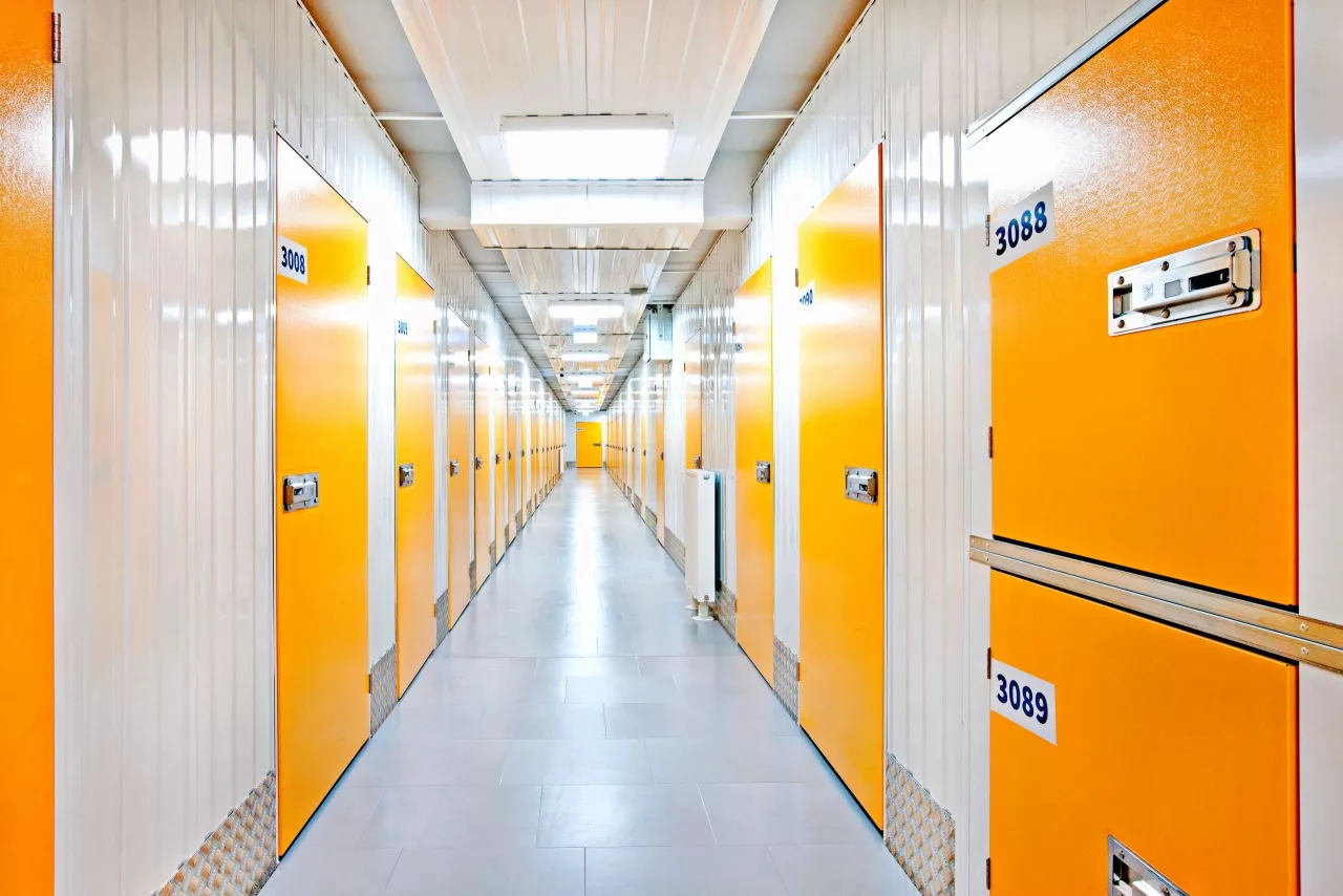 stauraum_bremen_s29_innen_flur_lang_zentriert